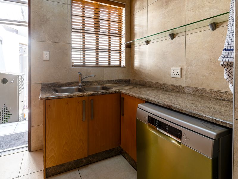 Executive House in Glenwood Village, Lynnwood Glen - Off-Grid Ready - Photo 10