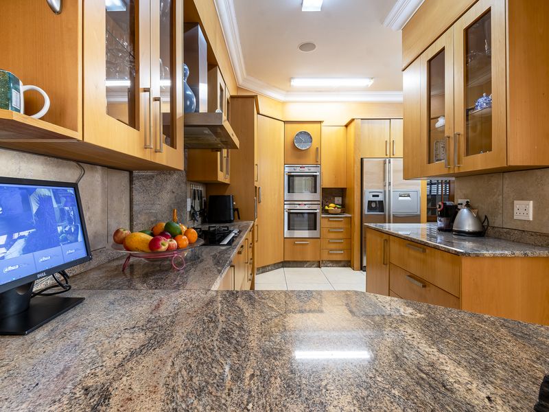 Executive House in Glenwood Village, Lynnwood Glen - Off-Grid Ready - Photo 7