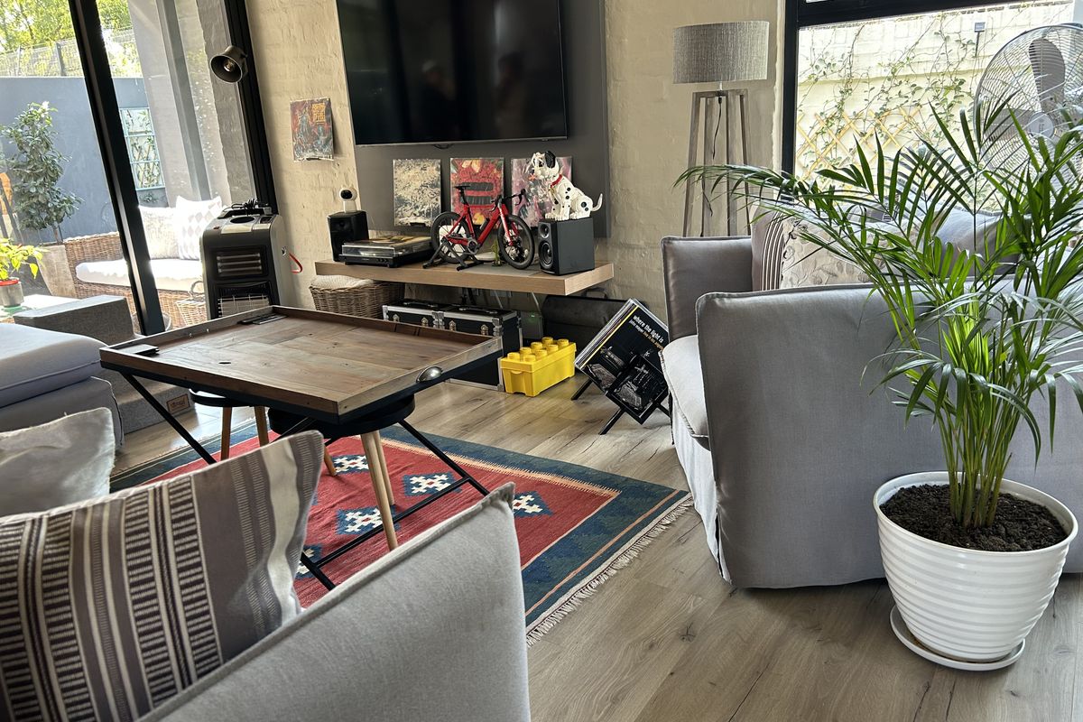 Stunning Full-Title Townhouse in Lynnwood Glen, Pretoria - Photo 2