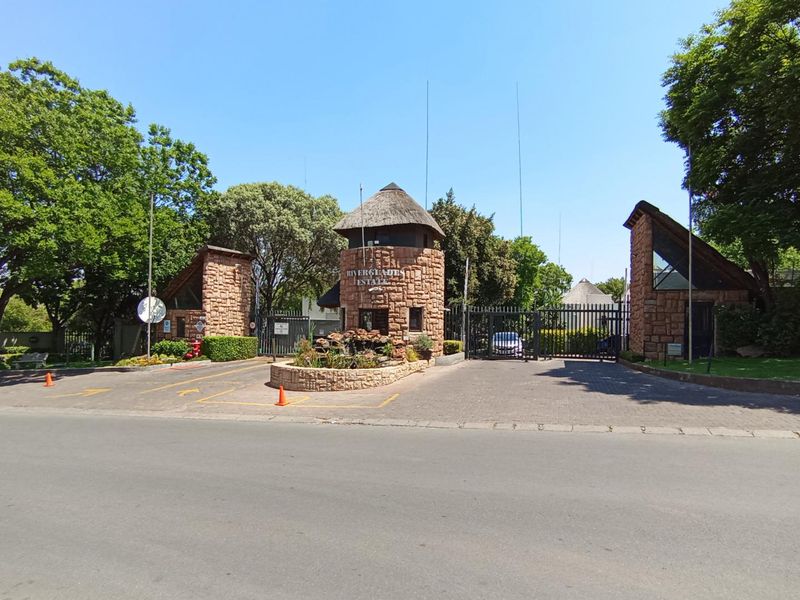 Comfortable living in secure complex - Photo 1