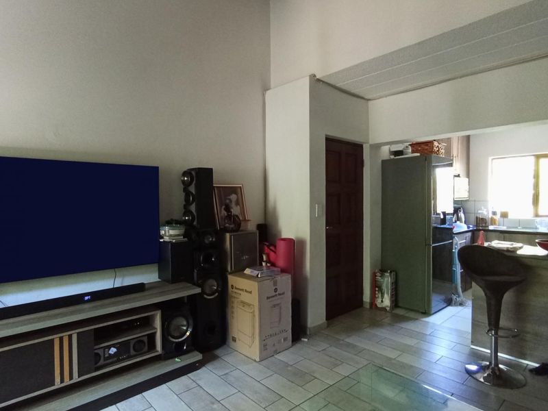 Comfortable living in secure complex - Photo 3