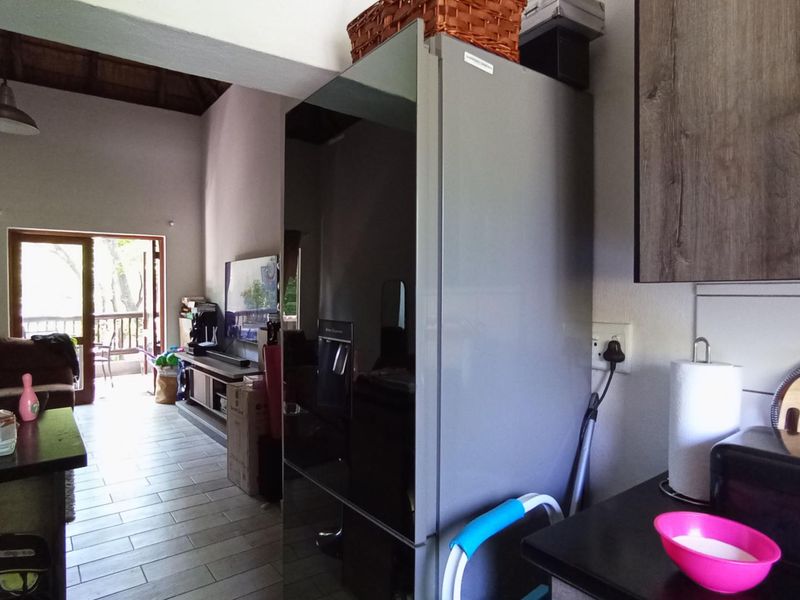 Comfortable living in secure complex - Photo 5