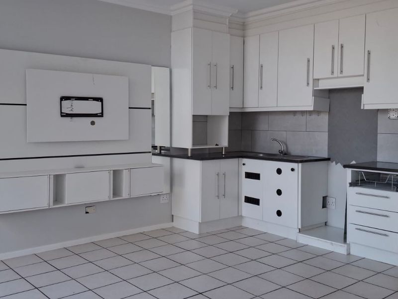 3 Bedroom Flat situated in Southernwood East London - Photo 4