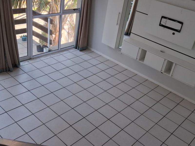 3 Bedroom Flat situated in Southernwood East London - Photo 5