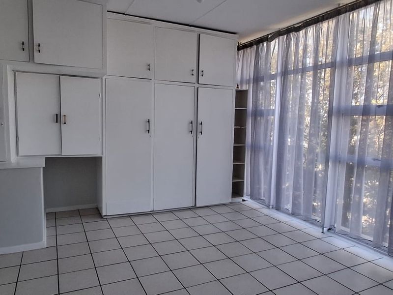 3 Bedroom Flat situated in Southernwood East London - Photo 9