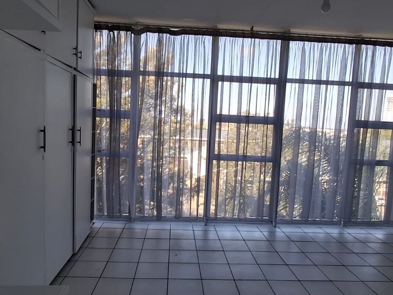 3 Bedroom Flat situated in Southernwood East London - Photo 8