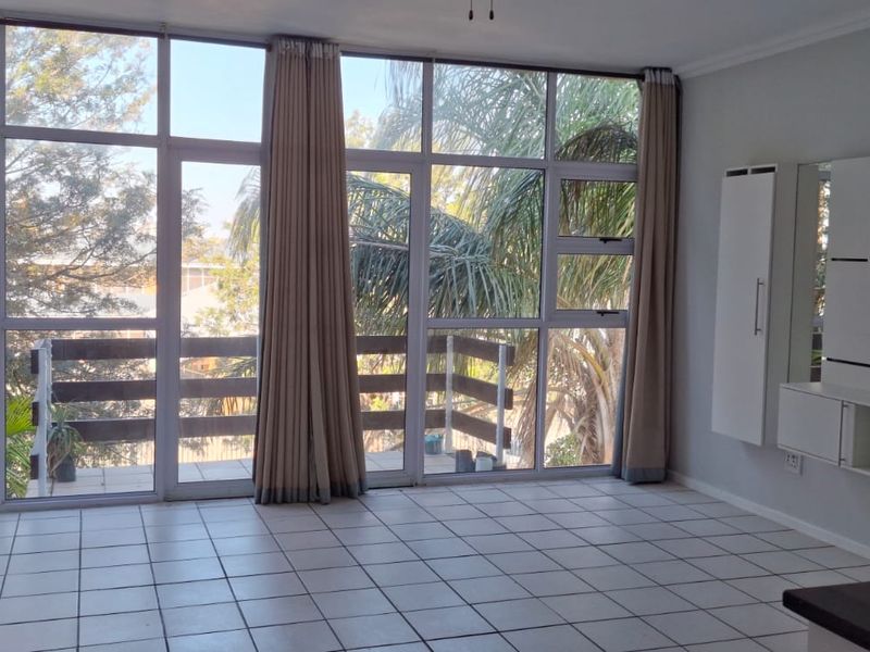 3 Bedroom Flat situated in Southernwood East London - Photo 3