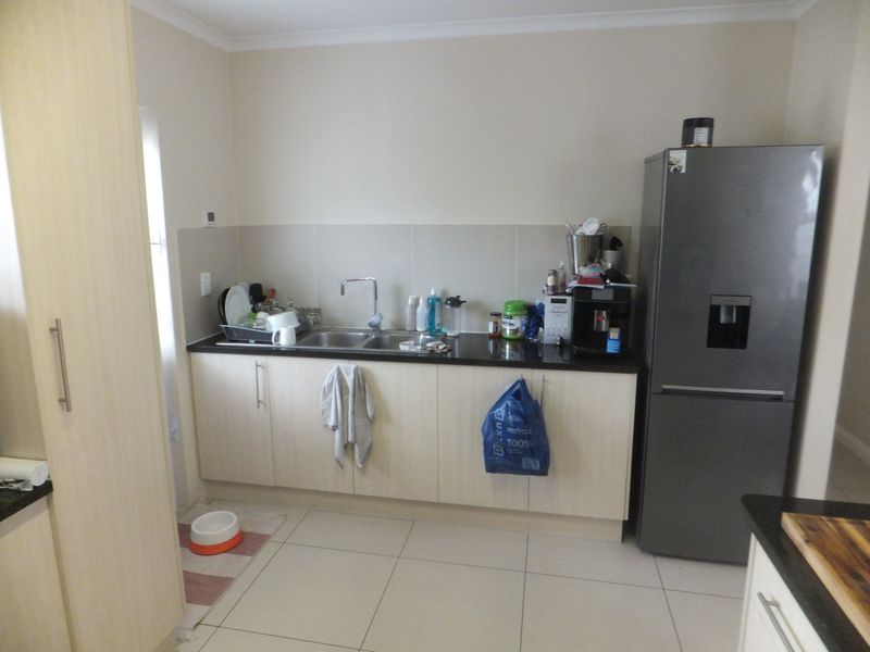 Freehold Home in the Heart of Sunningdale - Photo 4