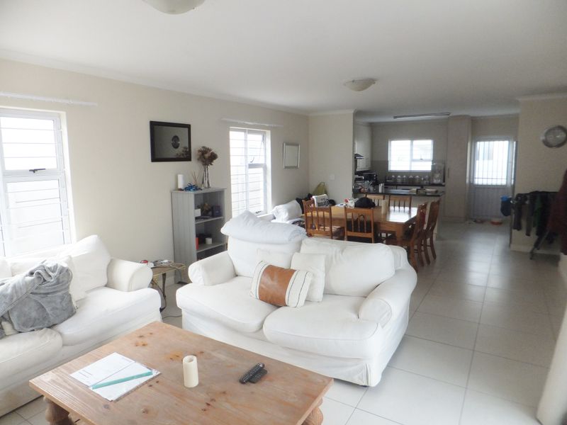 Freehold Home in the Heart of Sunningdale - Photo 5