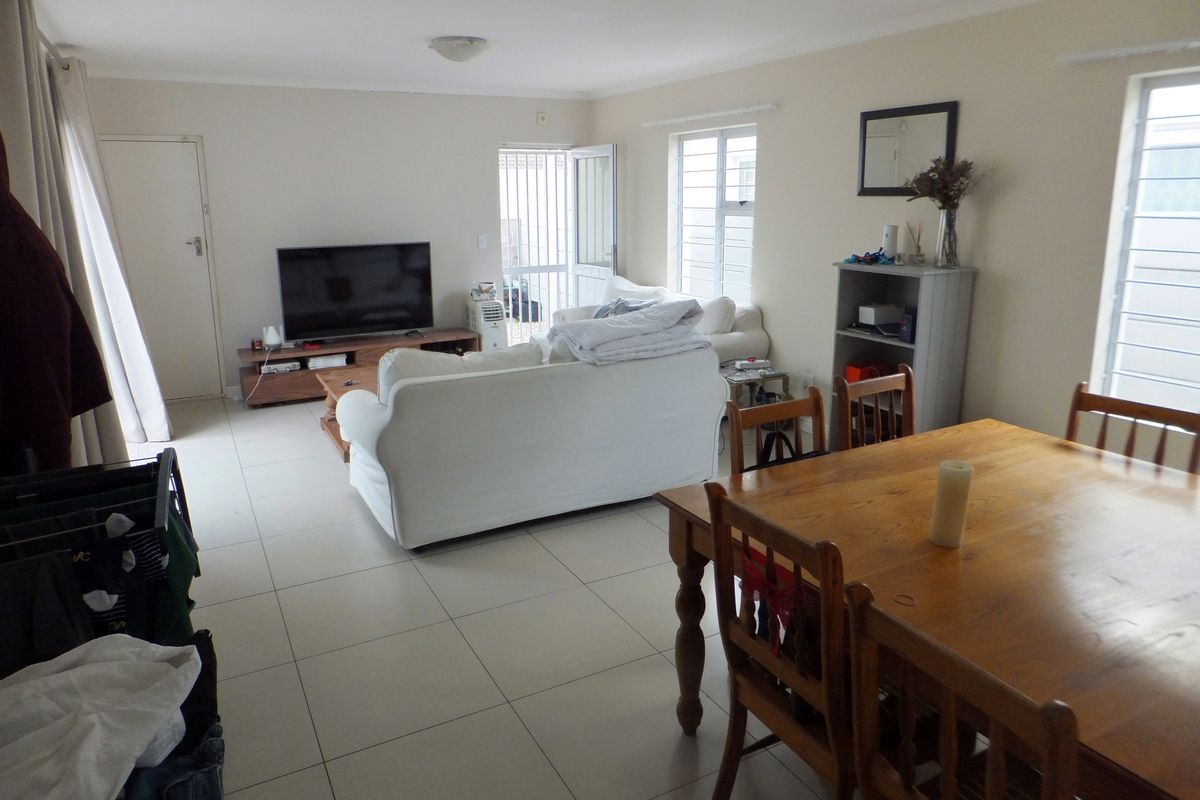 Freehold Home in the Heart of Sunningdale - Photo 3