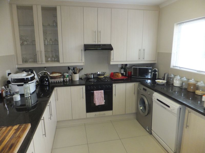 Freehold Home in the Heart of Sunningdale - Photo 2