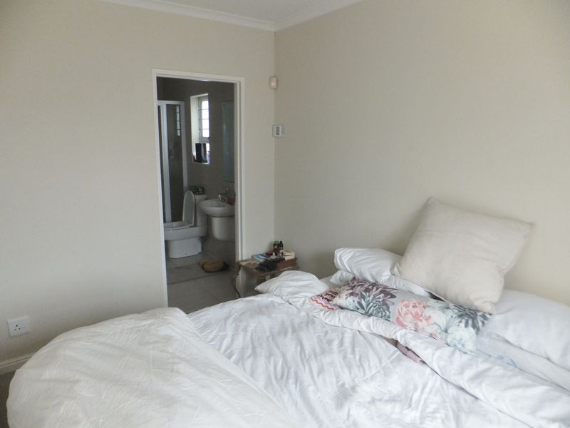 Freehold Home in the Heart of Sunningdale - Photo 6