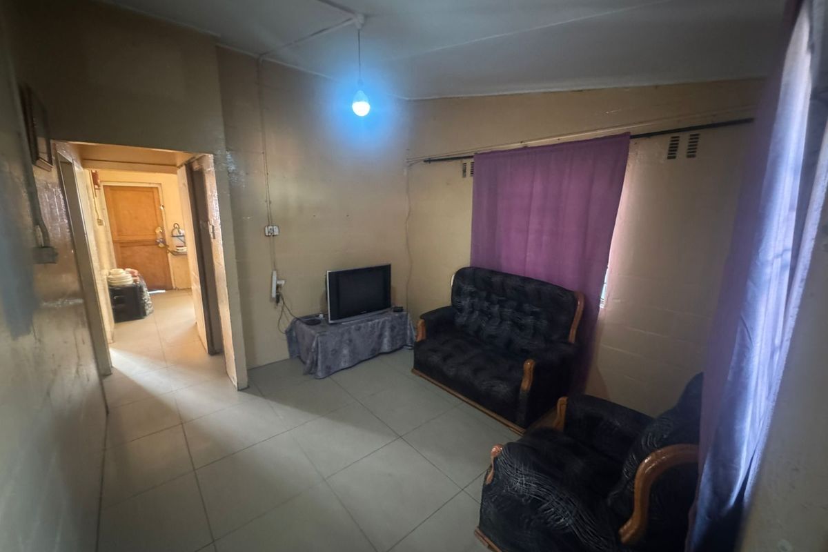 3-Bedroom Semi-Detached Starter Home with Huge Potential - Photo 5