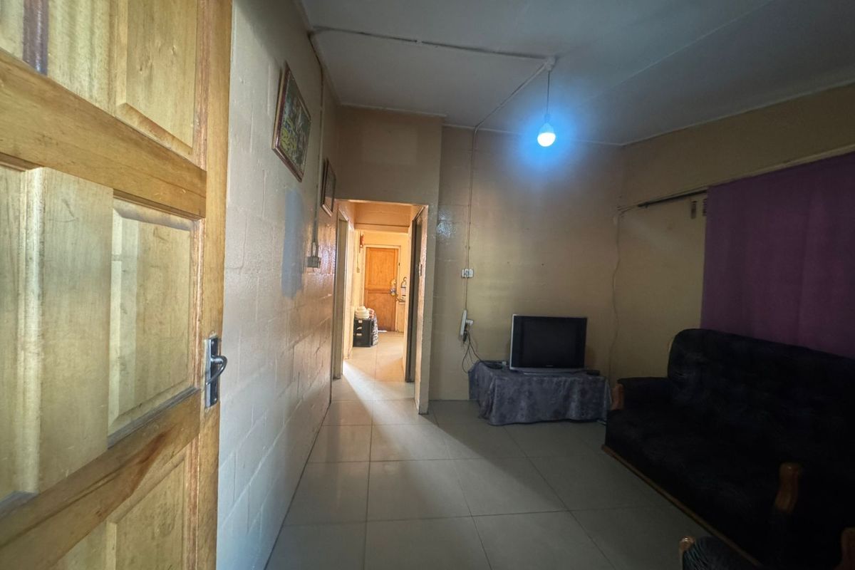 3-Bedroom Semi-Detached Starter Home with Huge Potential - Photo 4