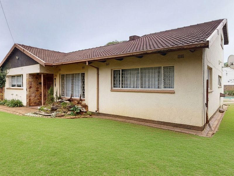 Family Living at Its Finest  – Starting to Bid from R1 335 000 - Photo 3