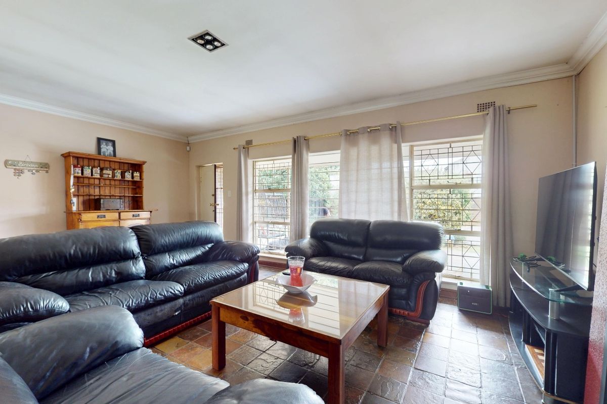 Family Living at Its Finest  – Starting to Bid from R1 295 000 - Photo 4