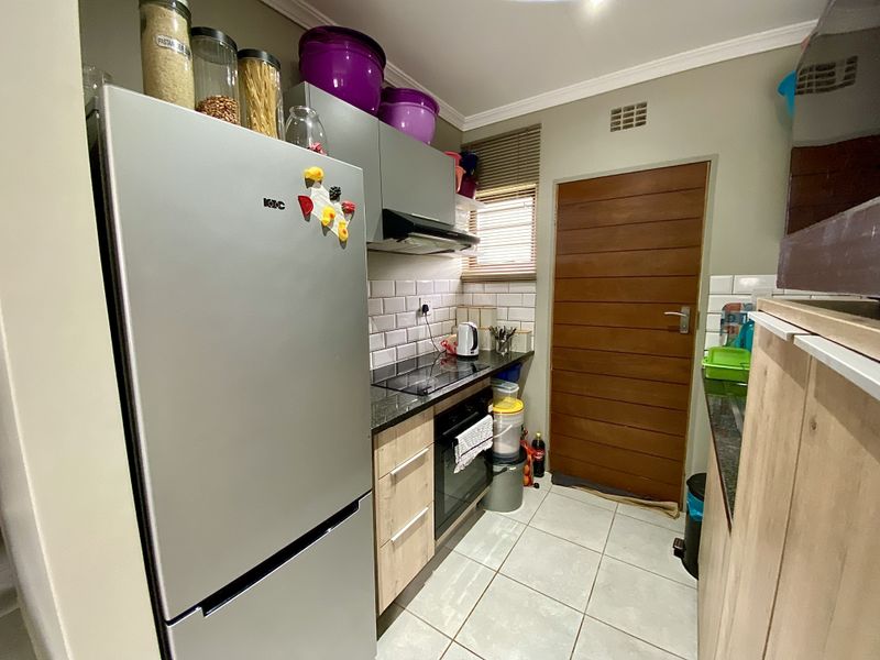 Modern 3-Bedroom Family Home in Secure Capital View Estate, Lotus Gardens - Photo 3