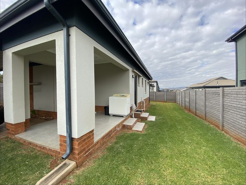 Modern 3-Bedroom Family Home in Secure Capital View Estate, Lotus Gardens - Photo 1