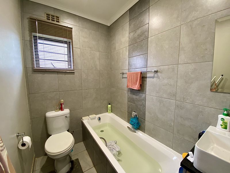 Modern 3-Bedroom Family Home in Secure Capital View Estate, Lotus Gardens - Photo 8