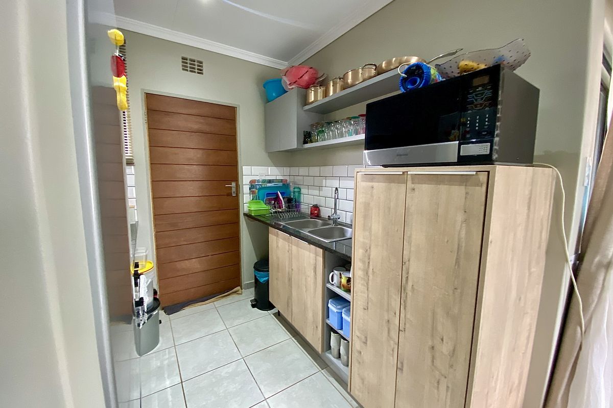 Modern 3-Bedroom Family Home in Secure Capital View Estate, Lotus Gardens - Photo 4