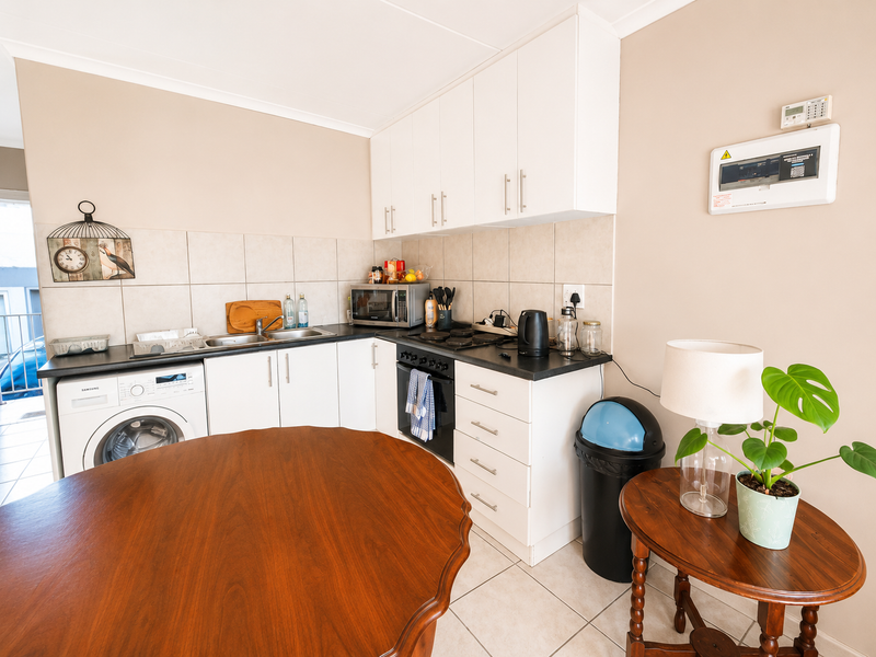 Charming Ground-Floor Apartment in a Prime Location! - Photo 5
