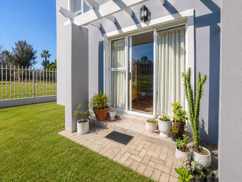 Charming Ground-Floor Apartment in a Prime Location! - Photo 10
