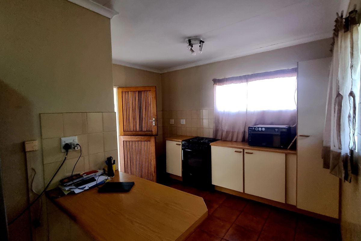 3 Bedroom House for Sale in Erasmuskloof - Photo 3