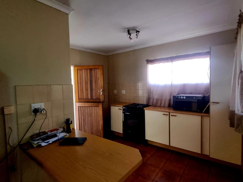 3 Bedroom House for Sale in Erasmuskloof - Photo 3