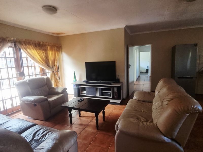 3 Bedroom House for Sale in Erasmuskloof - Photo 7