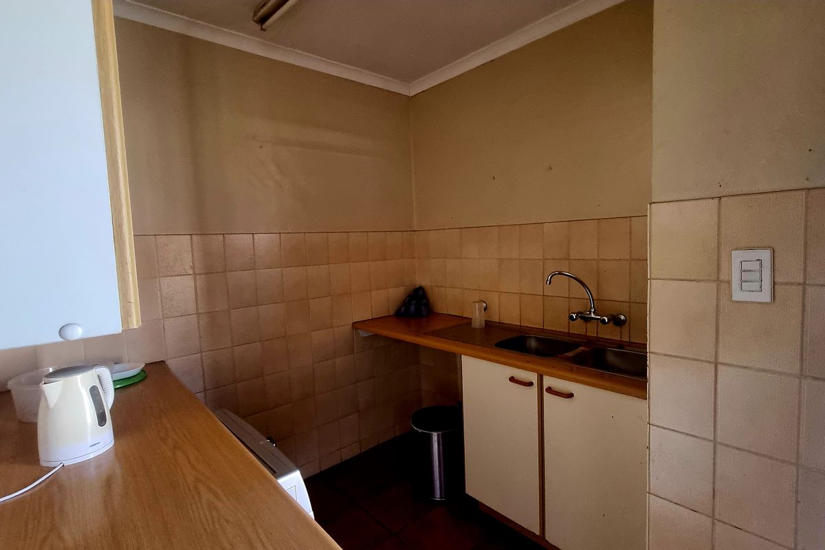 3 Bedroom House for Sale in Erasmuskloof - Photo 4