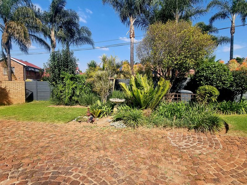 3 Bedroom House for Sale in Erasmuskloof - Photo 2