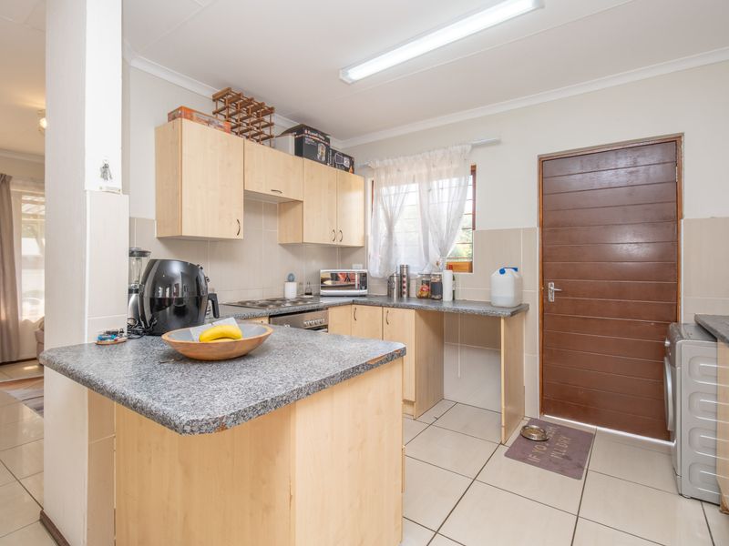 Modern 2-Bed, 2-Bath Unit for Rental in Chestnut Grove, North Riding  (Available for Sale R1300 000) - Photo 4