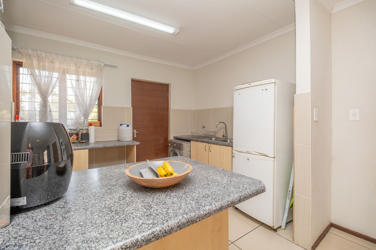 Modern 2-Bed, 2-Bath Unit for Rental in Chestnut Grove, North Riding  (Available for Sale R1300 000) - Photo 5