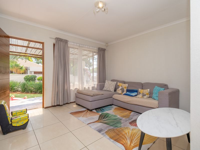 Modern 2-Bed, 2-Bath Unit for Rental in Chestnut Grove, North Riding  (Available for Sale R1300 000) - Photo 9