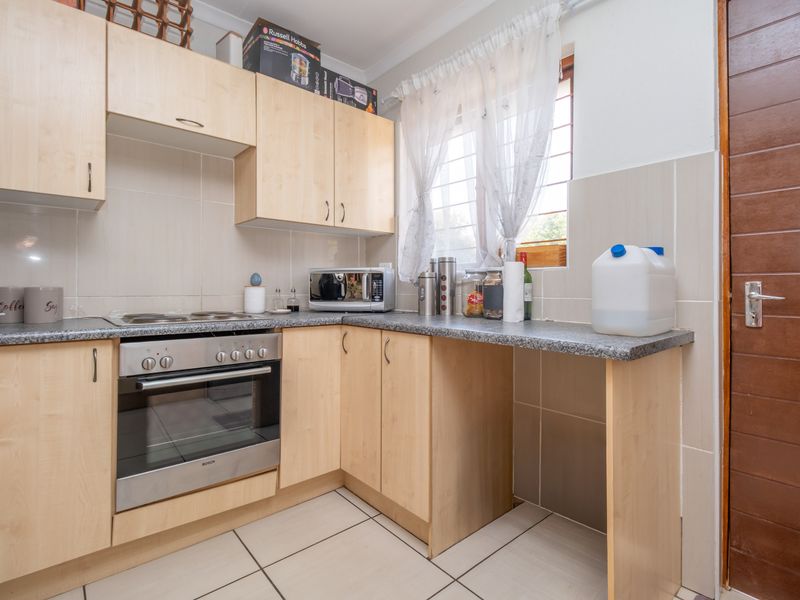Modern 2-Bed, 2-Bath Unit for Rental in Chestnut Grove, North Riding  (Available for Sale R1300 000) - Photo 6