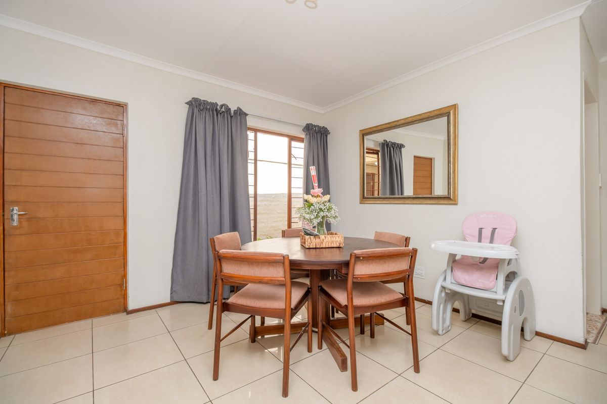 Modern 2-Bed, 2-Bath Unit for Rental in Chestnut Grove, North Riding  (Available for Sale R1300 000) - Photo 2
