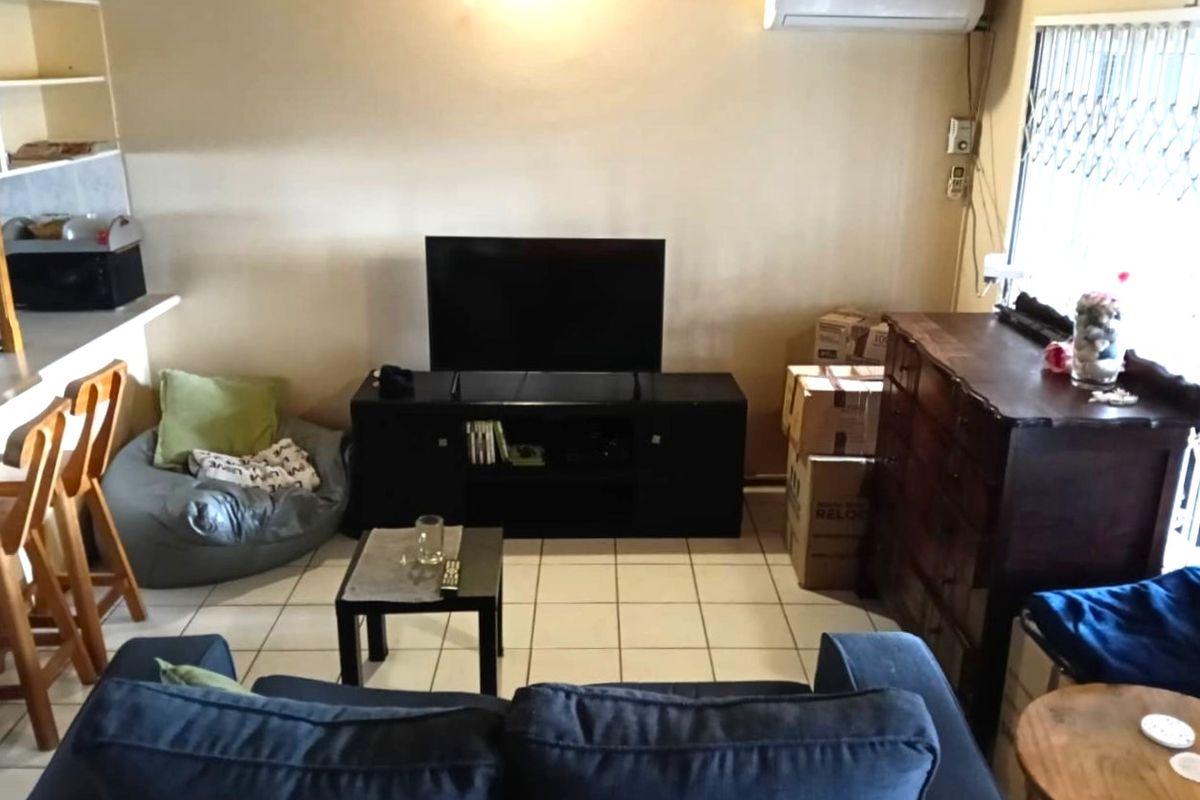 Perfectly Positioned: Neat and Comfortable One-Bedroom Living in Meerensee - Photo 3