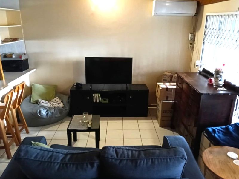 Perfectly Positioned: Neat and Comfortable One-Bedroom Living in Meerensee - Photo 3