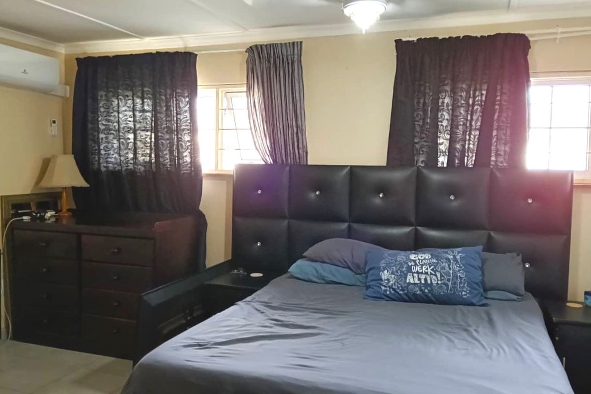 Perfectly Positioned: Neat and Comfortable One-Bedroom Living in Meerensee - Photo 5