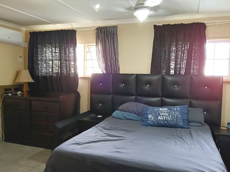 Perfectly Positioned: Neat and Comfortable One-Bedroom Living in Meerensee - Photo 5