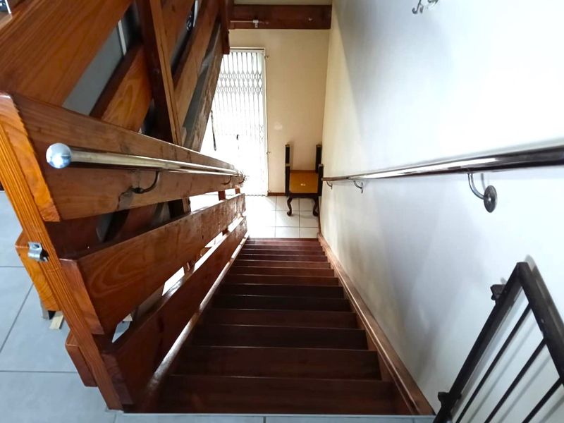 Perfectly Positioned: Neat and Comfortable One-Bedroom Living in Meerensee - Photo 6