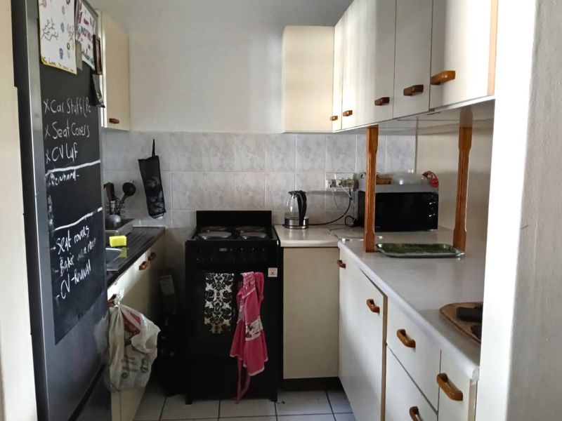 Perfectly Positioned: Neat and Comfortable One-Bedroom Living in Meerensee - Photo 2