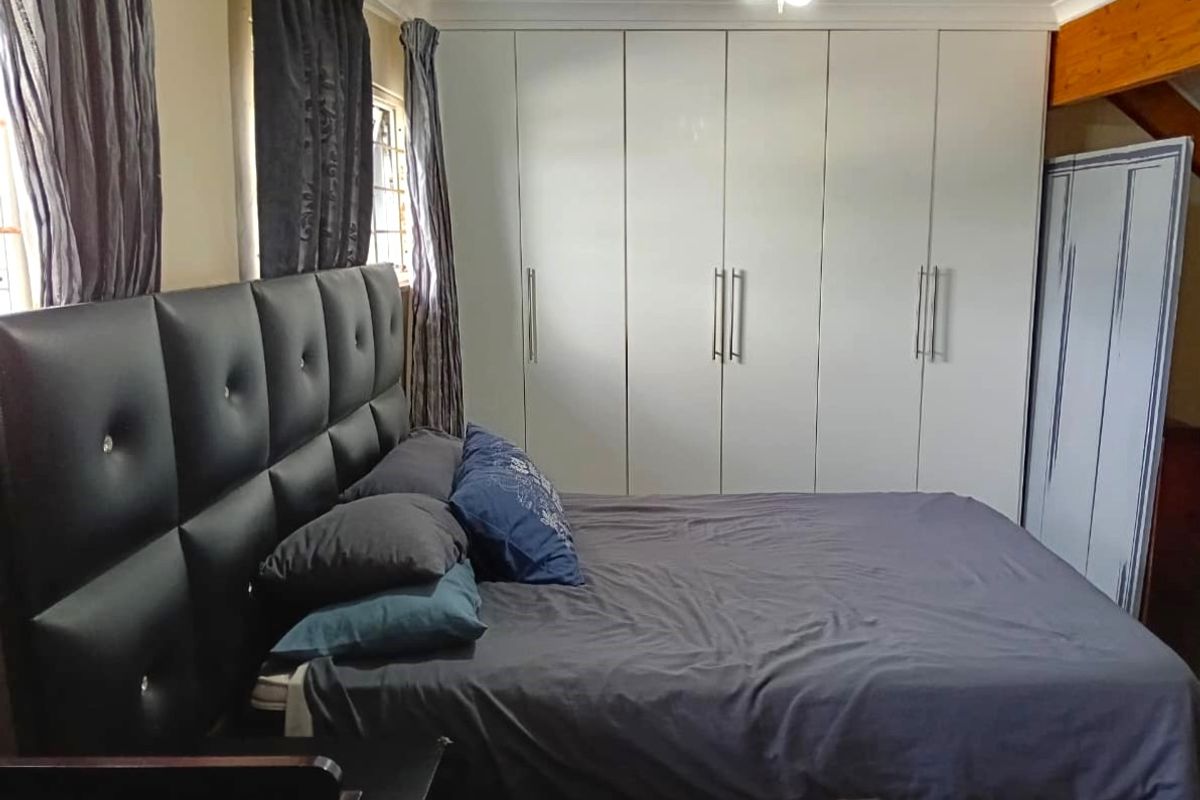 Perfectly Positioned: Neat and Comfortable One-Bedroom Living in Meerensee - Photo 4