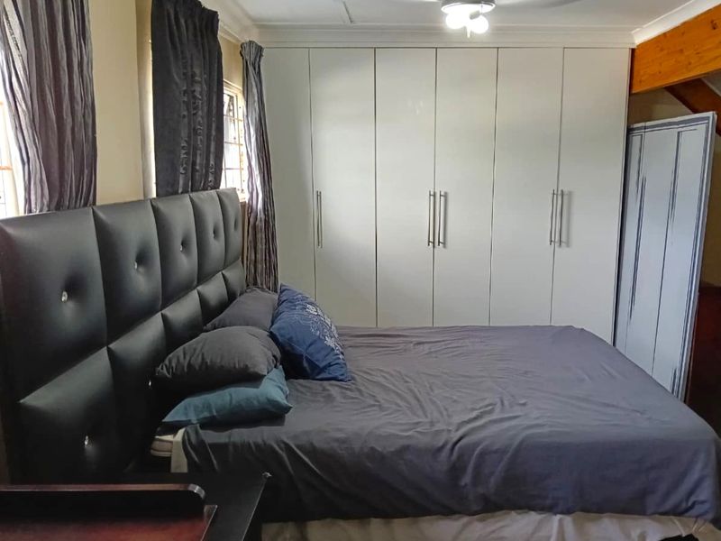 Perfectly Positioned: Neat and Comfortable One-Bedroom Living in Meerensee - Photo 4