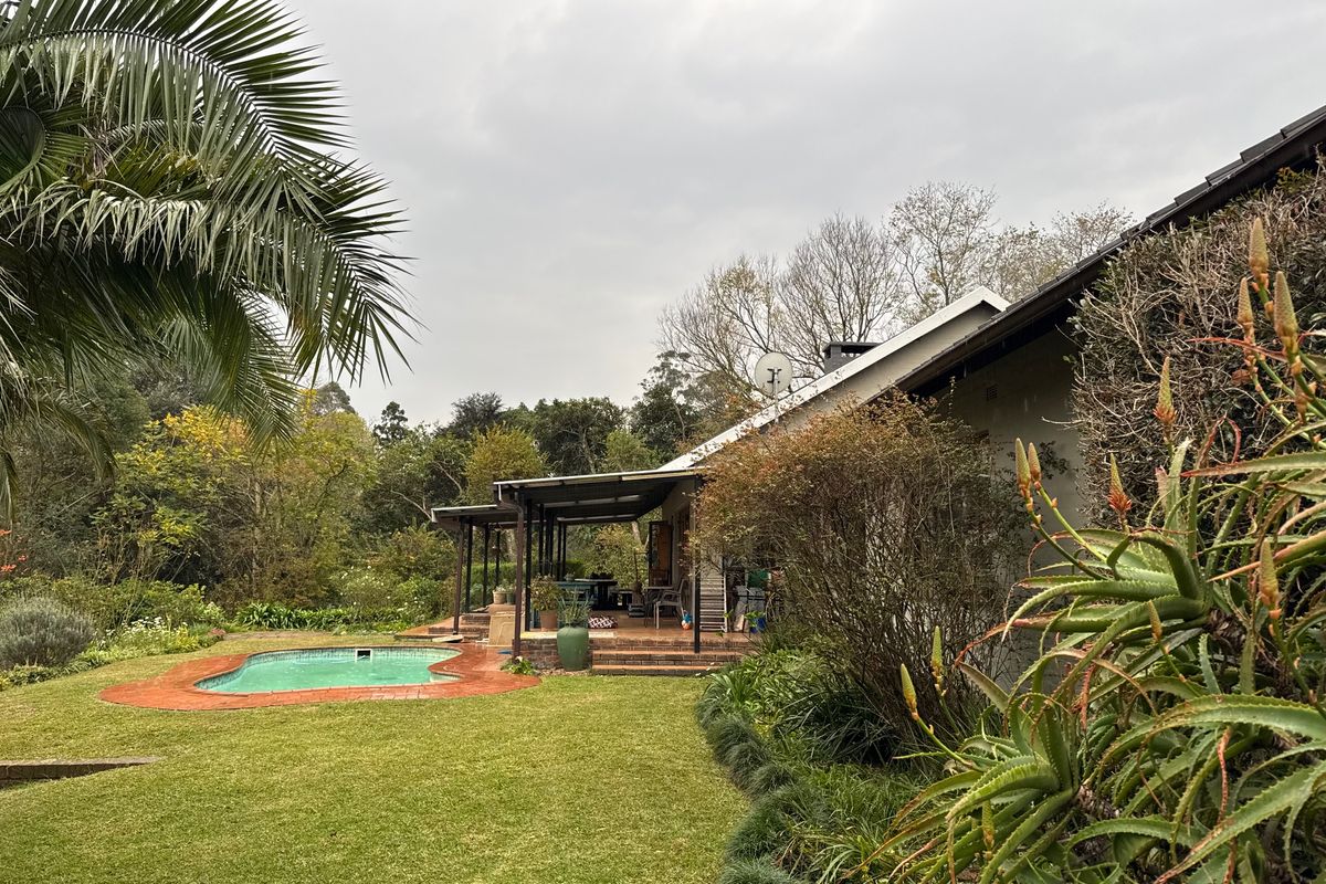 Charming 3-Bedroom Family Home with Pool Views on Shared Property in Hilton - Photo 2