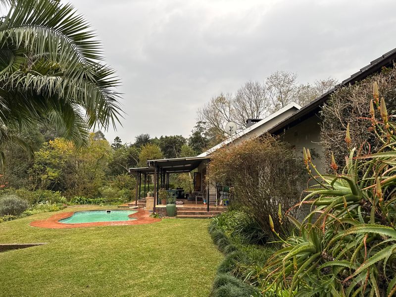 Charming 3-Bedroom Family Home with Pool Views on Shared Property in Hilton - Photo 2