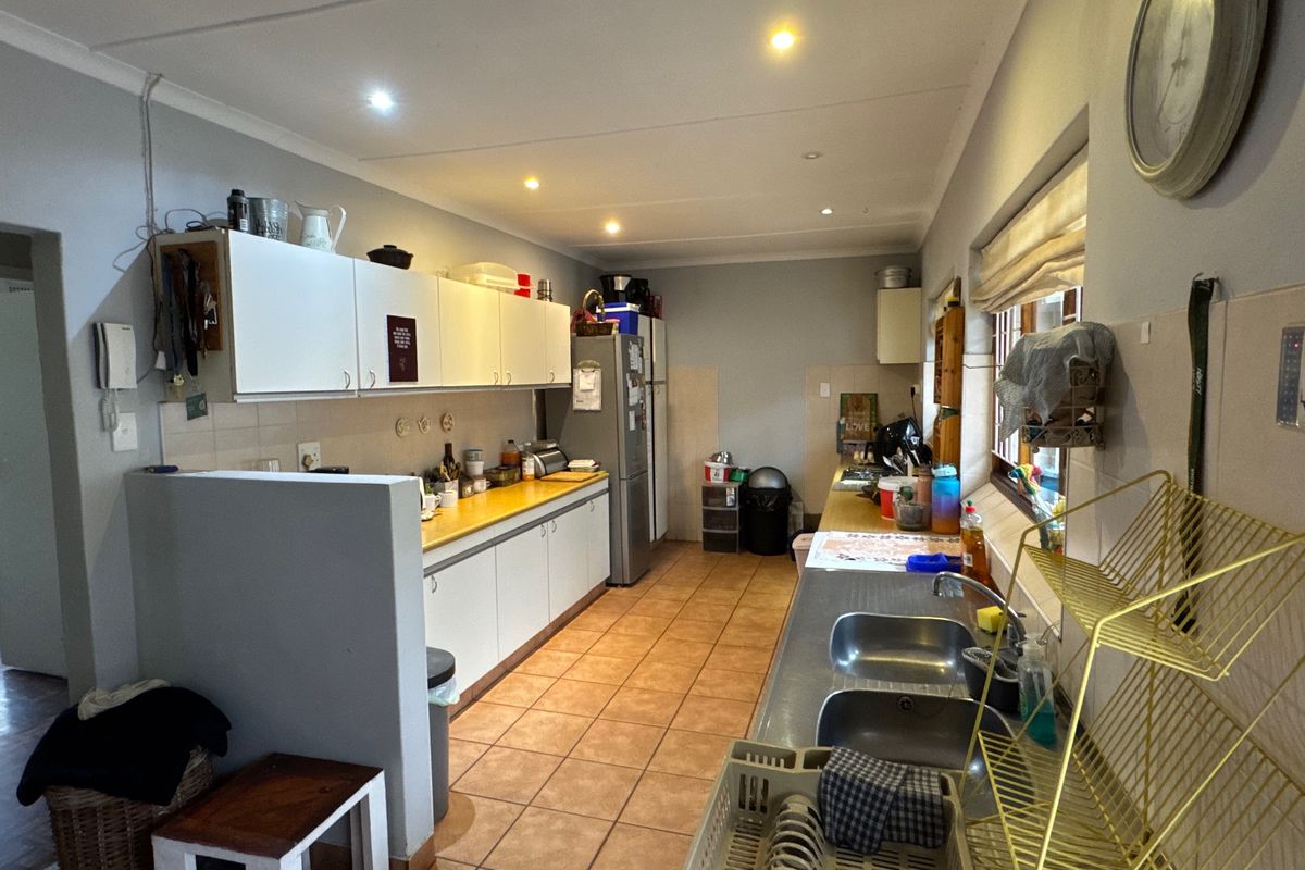 Charming 3-Bedroom Family Home with Pool Views on Shared Property in Hilton - Photo 3