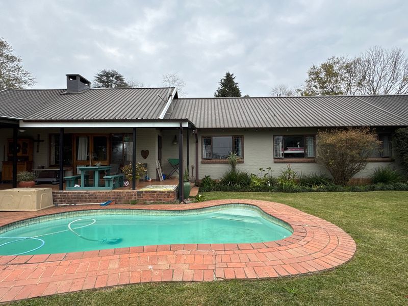 Charming 3-Bedroom Family Home with Pool Views on Shared Property in Hilton - Photo 1