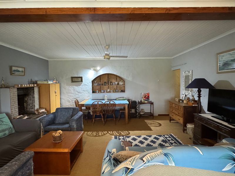 Charming 3-Bedroom Family Home with Pool Views on Shared Property in Hilton - Photo 10