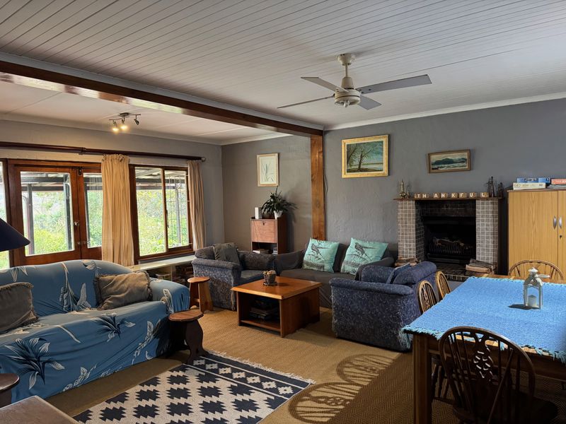 Charming 3-Bedroom Family Home with Pool Views on Shared Property in Hilton - Photo 8